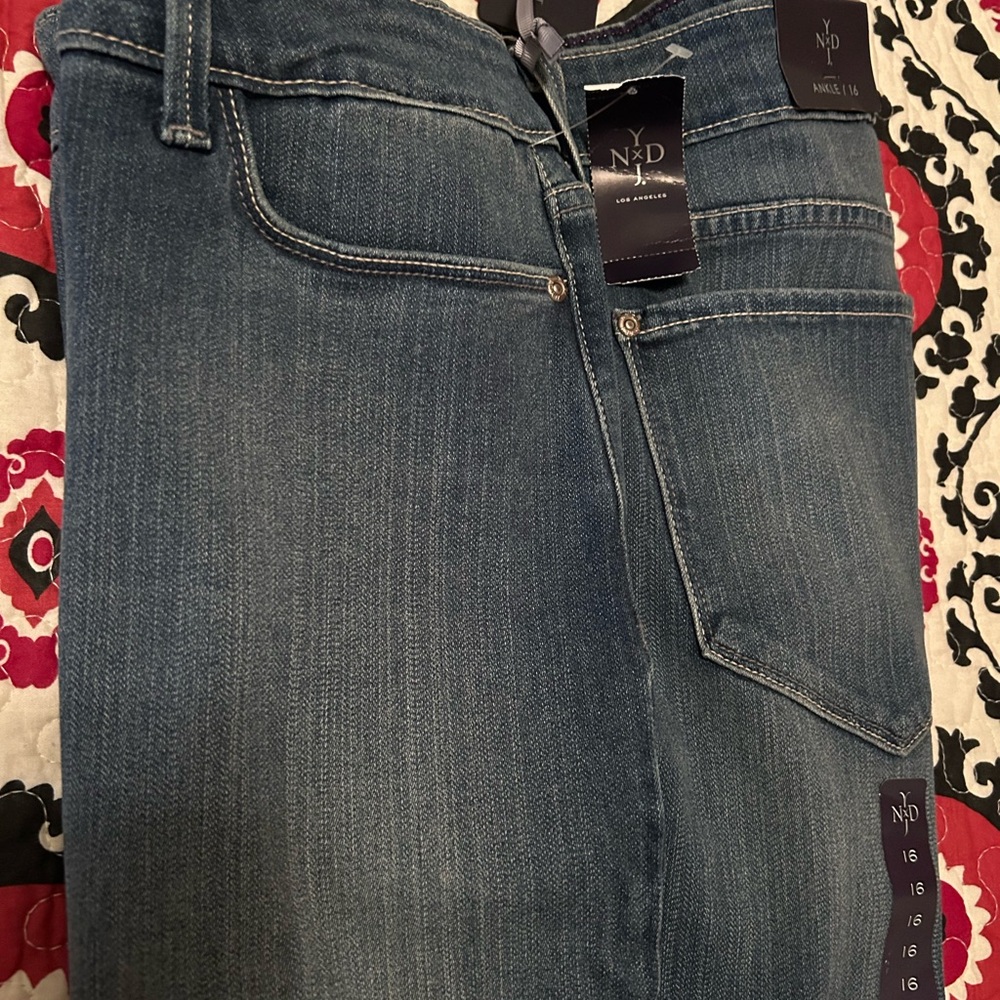 NYDJ original slimming ankle cuffed jeans. NWT  size 16 - Picture 4 of 8